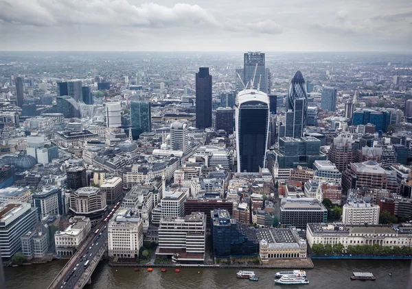 Utsikt över London i molnigt dag — Stockfoto