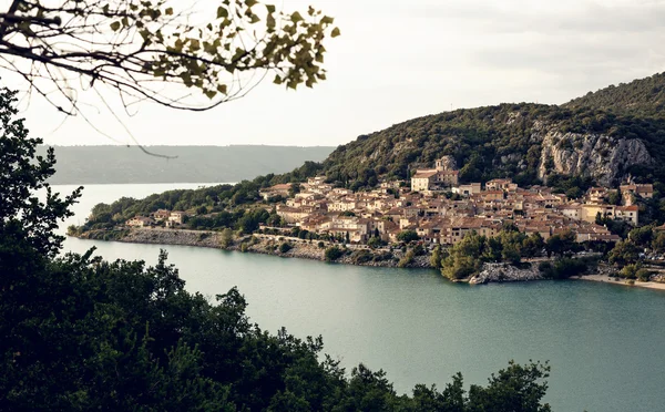 Bellissimo borgo medievale Bauduen — Foto Stock