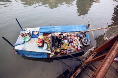 yüzen Pazar içinde ha uzun bay, vietnam