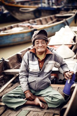 ihtiyar bir tekne nehir, vietnam.