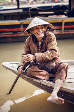 ihtiyar bir tekne nehir, vietnam.