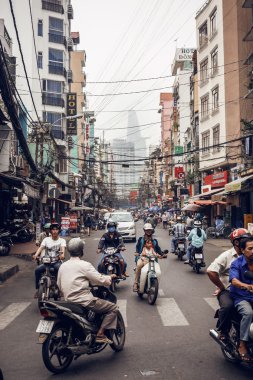 saigon sokaklarında scooter, motosiklet ve bisikletler ile kalabalık