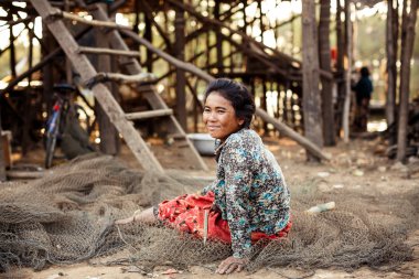 kampong phluk gölde tonle sap üzerinde tanımlanamayan bir khmer kız portresi