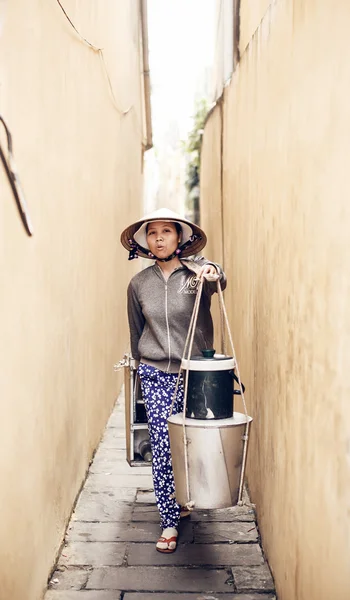 Venditore ambulante vietnamita a Hue — Foto Stock