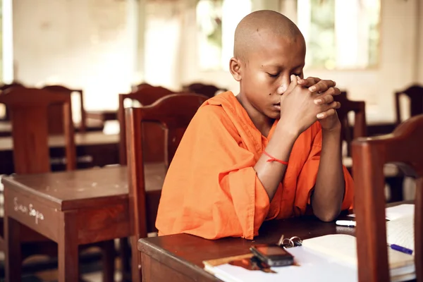 Buddhist monks learning on classroom — Stock Photo, Image