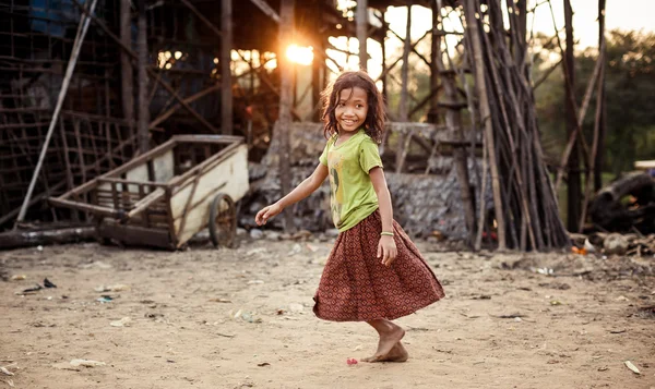 An unidentified girl smile and poses for a photo — Stock Photo, Image