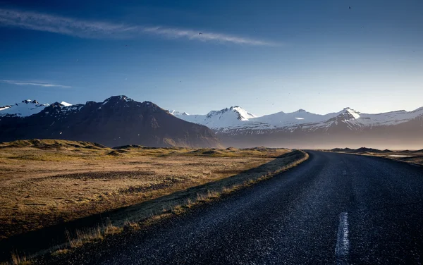 Slingrande bergsväg — Stockfoto