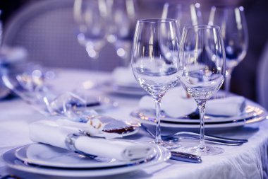 Restoranda boş bardaklar