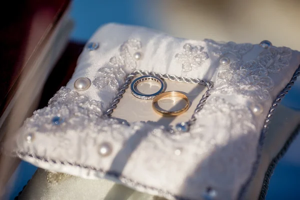 Anillos de boda —  Fotos de Stock