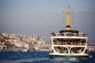 Gemi ve Instanbul şehir yüzer