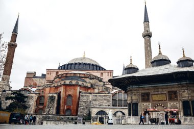 Ayasofya'nın bulutlu gökyüzü karşı