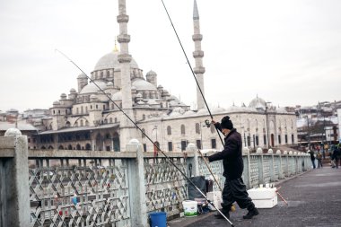 Galata Köprüsü'nde balıkçı