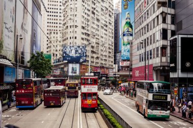 Çift katlı tramvaylar yollarda