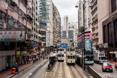 Çift katlı tramvaylar yollarda