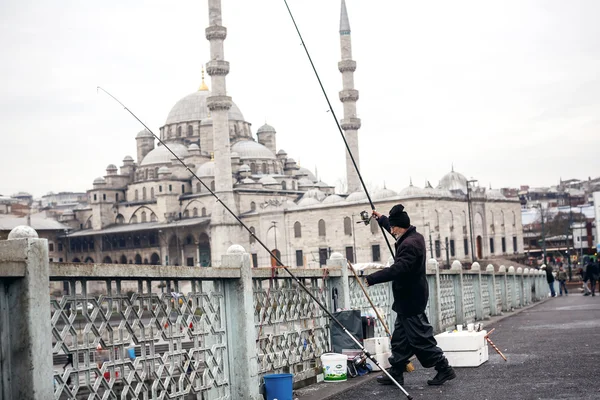 Pescador en el puente de Galata — Foto de Stock