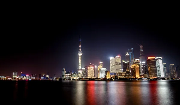 Shanghai Stadt mit hellen Lichtern — Stockfoto