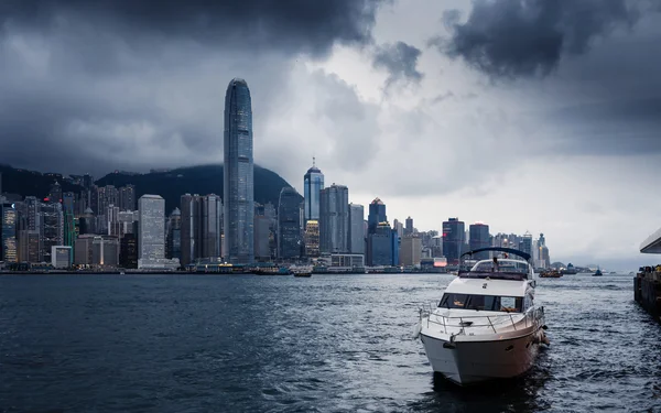 Iate edifícios da cidade de Hong Kong — Fotografia de Stock