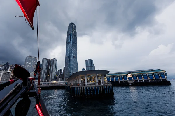 Hong Kong hamn och skyskrapor — Stockfoto