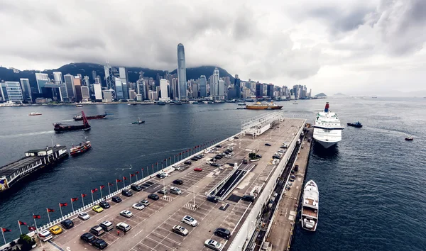 Гонконгская гавань и городские здания — стоковое фото