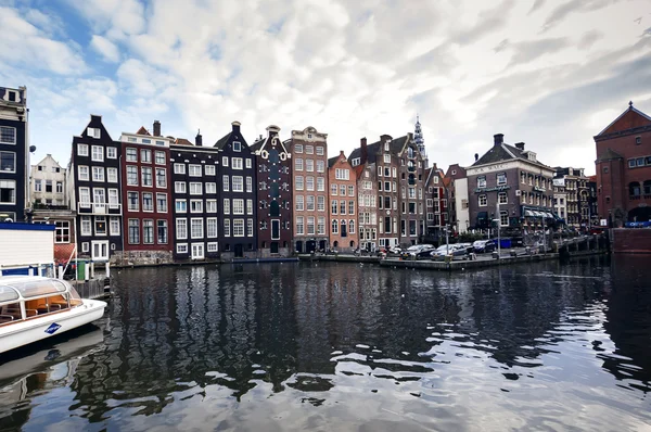 Canal romántico, barco en Amsterdam —  Fotos de Stock