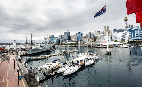 Porto de Sydney e edifícios do centro da cidade — Fotografia de Stock