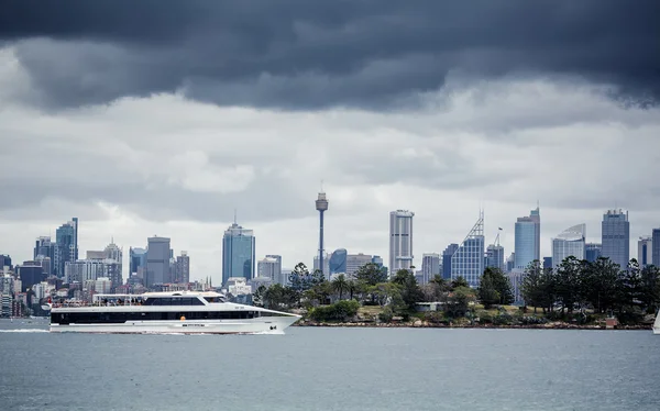 Puerto de Sydney y edificios del centro — Foto de Stock