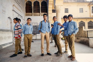 Jaipur şehrinde Hint öğrenci grubu