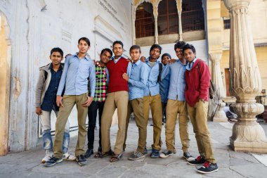 Jaipur şehrinde Hint öğrenci grubu