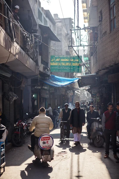 Lokale mensen op straat van Delhi — Stockfoto