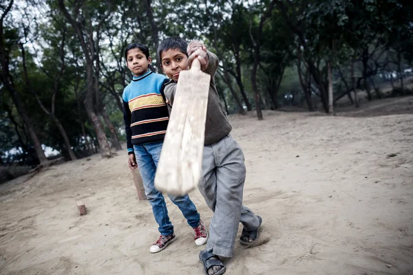 Indian boys playing game  in Agra — Stock Photo, Image