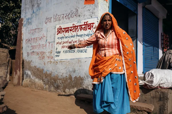Indiaanse vrouw in traditionele kleding — Stockfoto