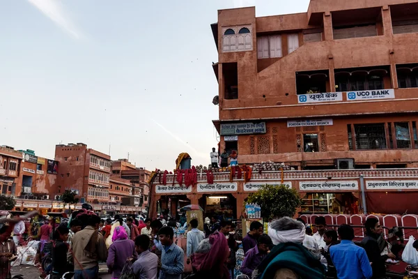 Ludzie na ulicy rynek w Jaipur — Zdjęcie stockowe