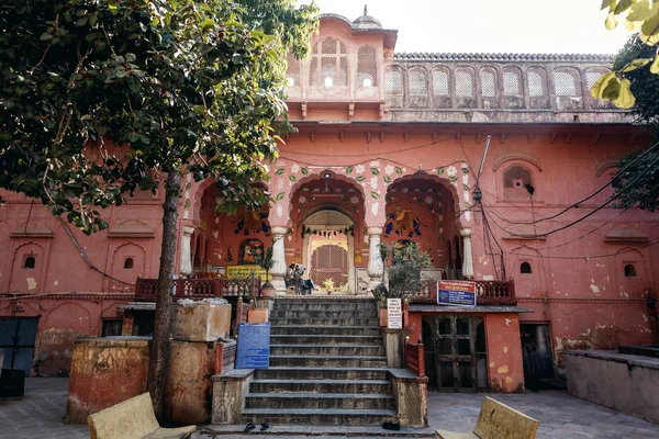 Antiguo edificio con escaleras en Jaipur —  Fotos de Stock