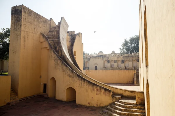 Old building with stairs in Jaipur — Stock Photo, Image