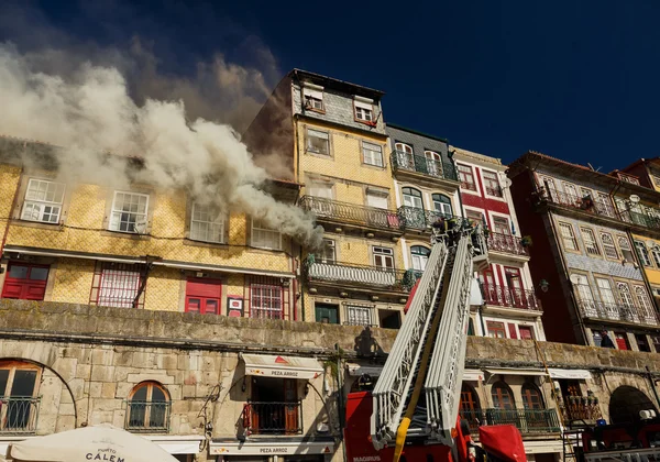 Bunte Häuser von Porto City — Stockfoto