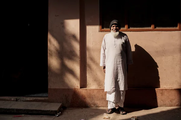 Homme indien âgé à Varanasi, Inde — Photo