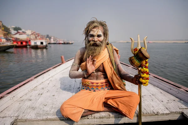Porträt eines indischen Mönchs in Varanasi, Indien — Stockfoto