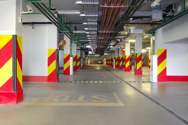 Lege parkeergarage — Stockfoto