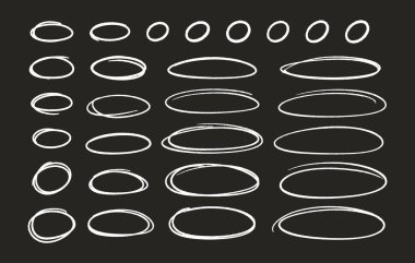 Ovalar, elipsler ve daireler çizildi. Beyaz kalemle çizilmiş vurgu unsurları, serbest çizgili sanat çerçeveleri. Doodle tarzı tebeşir çizimleri, yuvarlak şekiller. Vektör illüstrasyonu