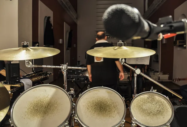Gamla trummor i en studio — Stockfoto