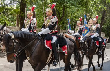 Jandarma corazzieri geçit töreni