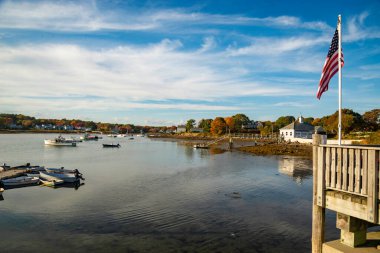 Ellis Kampı 'nın sonbahar panoramik manzarası, Maine Usa