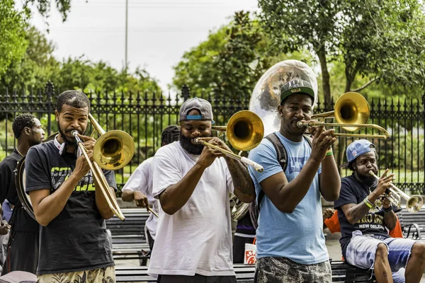 ダウンタウンのストリートミュージシャン｜New Orleans, LA, USA — ストック写真