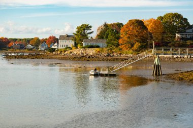 Ellis Kampı 'nın sonbahar manzarası, Maine Usa