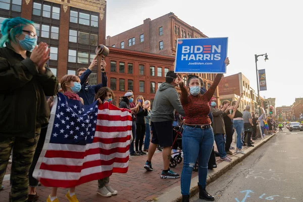 Portland Maine Usa November 2020 Mainers Vieren Joe Biden Overwinning — Stockfoto