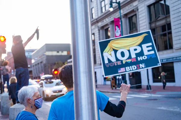 Portland Maine Usa November 2020 Mainers Celebrate Joe Biden Victory — Stock Photo, Image