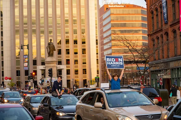 Portland Maine Usa November 2020 Mainers Celebrálja Joe Biden Győzelmét Stock Fotó