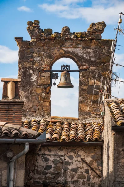 Mittelalterliche Architektur im kleinen Dorf Bolsena, Italien — Stockfoto