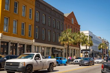 Tarihi Charleston City Pazarı. Ülkelerin en eski kamu pazarlarından biri olan ziyaretçiler 300 'den fazla girişimci buluyor.