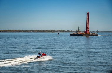 Yüzen iskele, yüzen iskele ya da yüzen iskele, denizde bir platformdur.